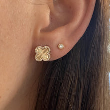 Load image into Gallery viewer, Fluted Pave Outline Clover Earrings