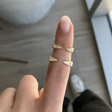 Load image into Gallery viewer, Fluted Pave Outline Claw Ring
