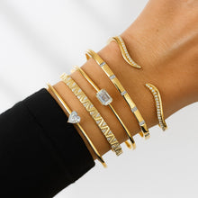 Load image into Gallery viewer, Solitaire Lab Diamond Gold Bangle