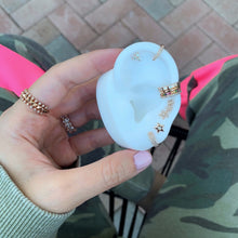 Load image into Gallery viewer, Three Line Huggies