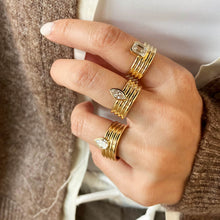 Load image into Gallery viewer, Ribbed Gold Solitaire Lab Diamond Ring