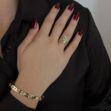 Load image into Gallery viewer, Ribbed Gold Solitaire Lab Diamond Ring