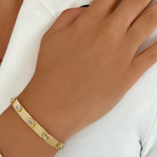 Load image into Gallery viewer, Solitaire Multi Shape Diamonds Clip On Bangle