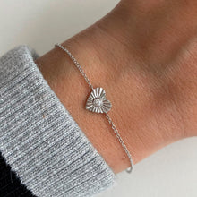 Load image into Gallery viewer, Striped Heart Center Diamond Bracelet