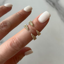 Load image into Gallery viewer, Fluted Pave Outline Claw Ring