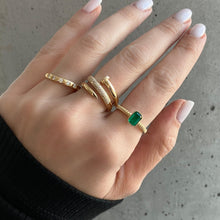 Load image into Gallery viewer, Beautiful Gemstone Bezel Gold Rope Ring
