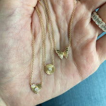Load image into Gallery viewer, Striped Round Center Diamond Necklace
