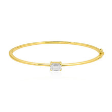 Load image into Gallery viewer, Solitaire Lab Diamond Gold Bangle
