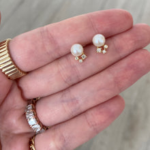 Load image into Gallery viewer, Pearl and Diamonds Stud
