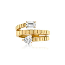 Load image into Gallery viewer, Solitaire Diamonds Striped Swirl Golden Ring
