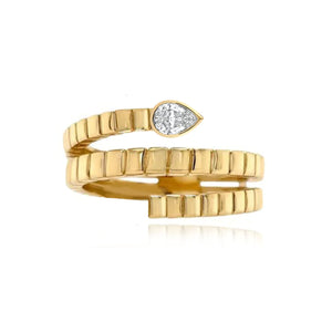 Golden Swirl Striped Diamond Ring
